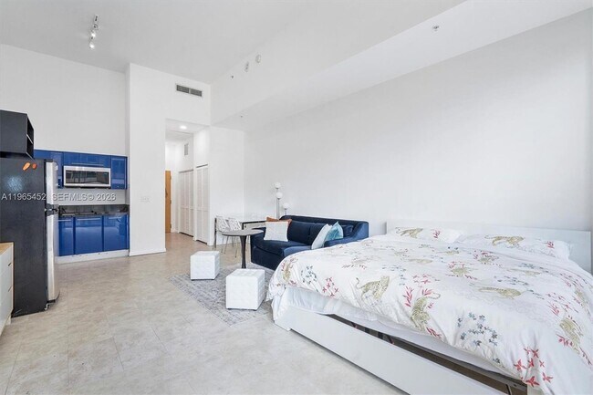 Building Photo - 253 NE 2nd St