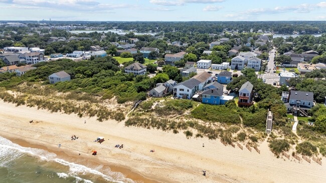 Building Photo - Modern comfort Beach living