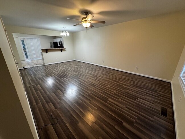 Building Photo - 1810 Broadway St