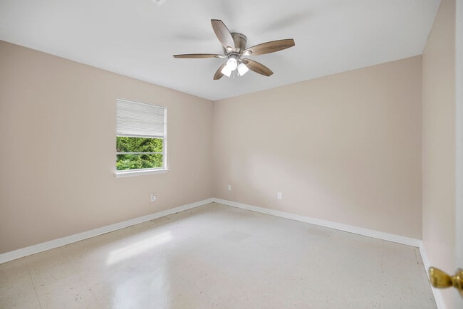 Building Photo - 811 S Olive St