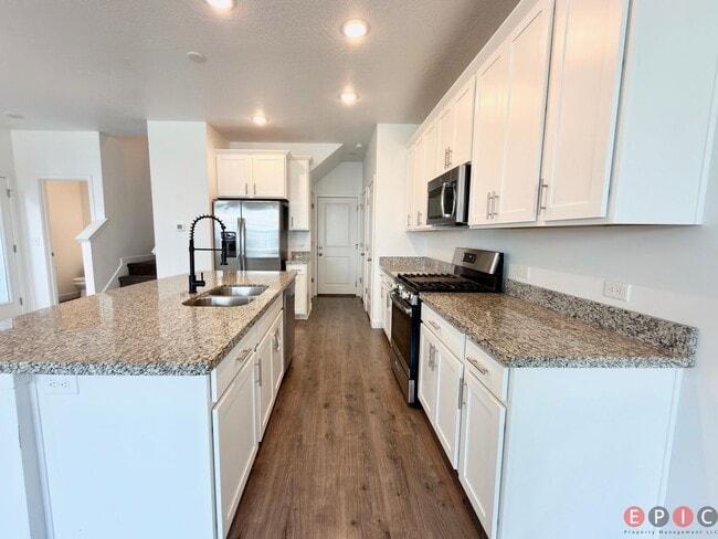 Building Photo - Beautiful Home in Lehi