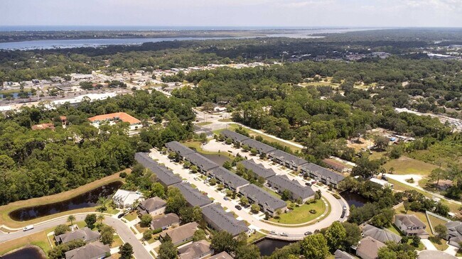 Building Photo - 211 Moultrie Village Ln