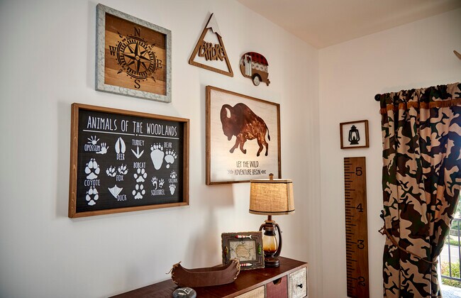 Building Photo - 7080 Via del Mar