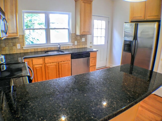 Building Photo - Graduate Hospital Home