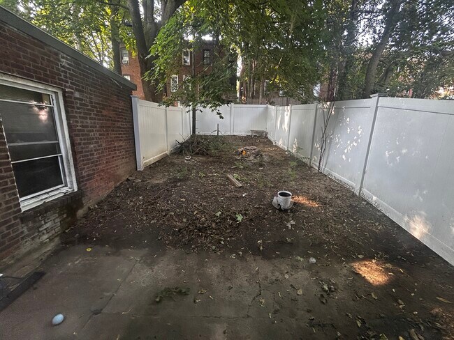 Building Photo - 103 Renwick St