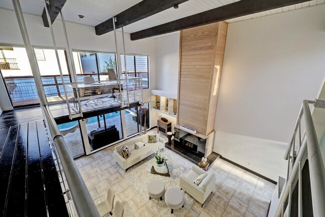 Building Photo - 2117 1/2 Hazard St