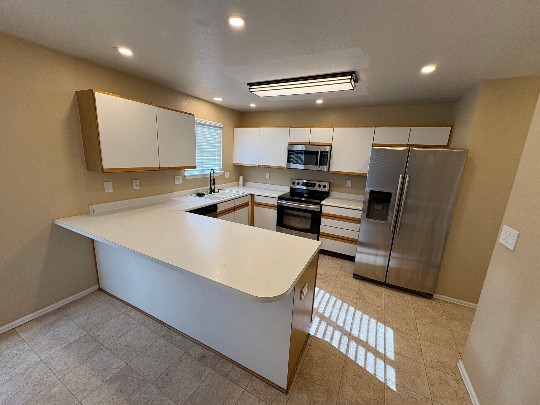 Building Photo - 3920 Anvil Dr