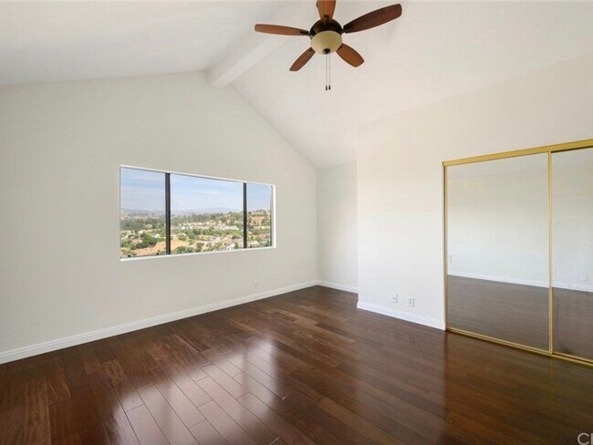 Building Photo - The Perfect Blend of Space, Style & Locati...