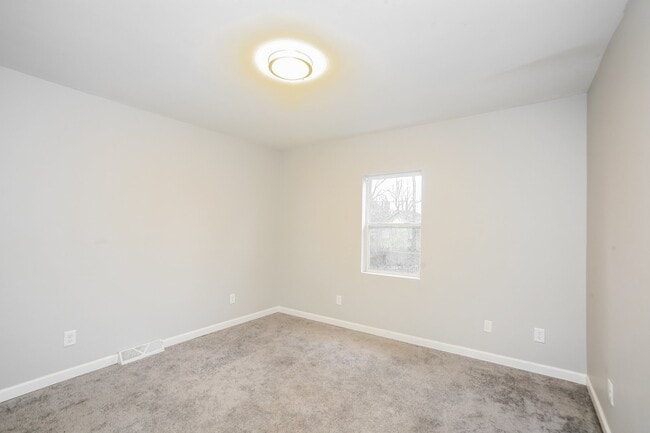 Building Photo - 3354 N Chester Ave