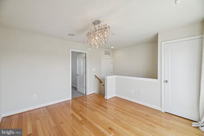 Building Photo - 5627 45th Ave