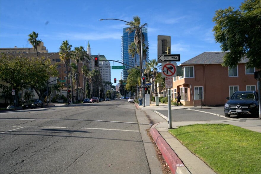 Walking distance to downtown - 1123 E Ocean Blvd