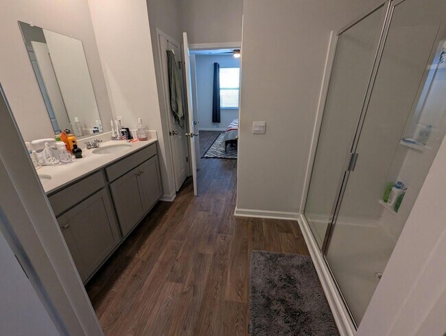 Building Photo - 938 Woodside Creek Ln