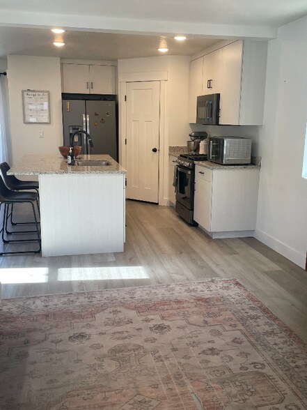 Building Photo - 920 S 25 E