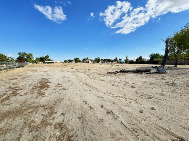 Building Photo - Nicely Remodeled 3 + 2  Ranch- Style Home
