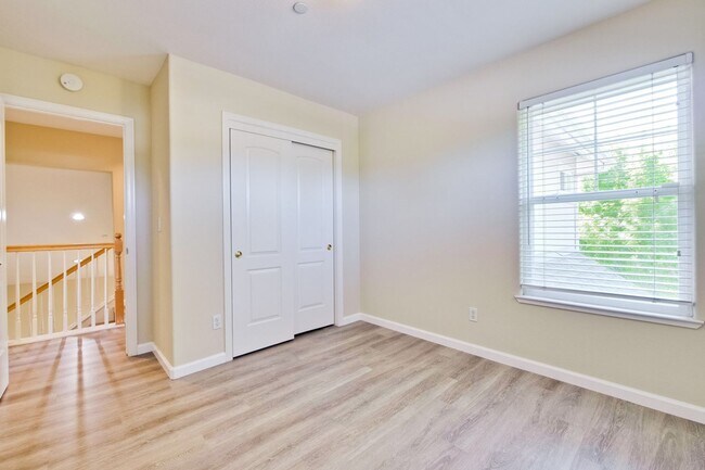 Building Photo - Awesome Home Located in a Quiet Tree Line Neighborhood