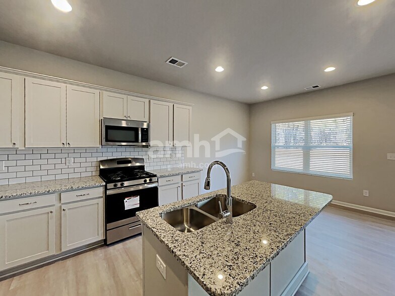 Building Photo - 214 Omega Ct
