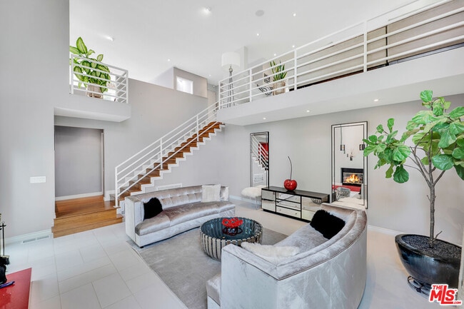 Building Photo - 13563 Contour Dr