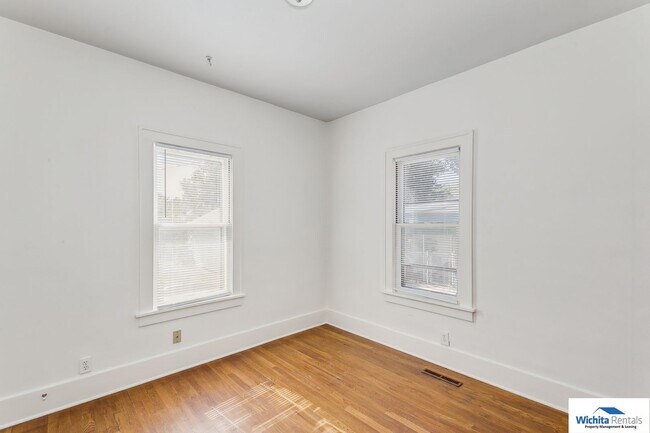 Building Photo - 2 bedroom 2 bath home