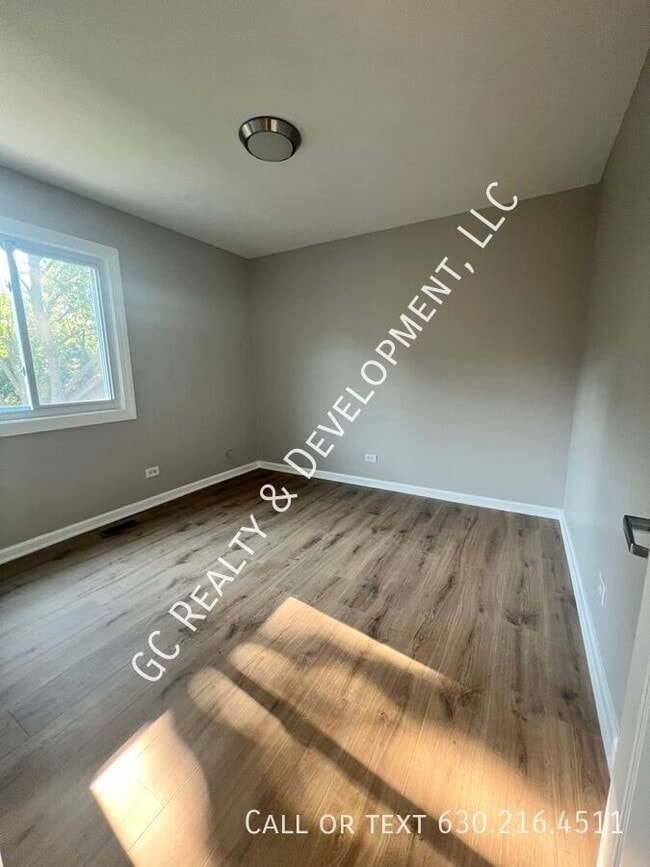 Building Photo - 101 Lilac Ln