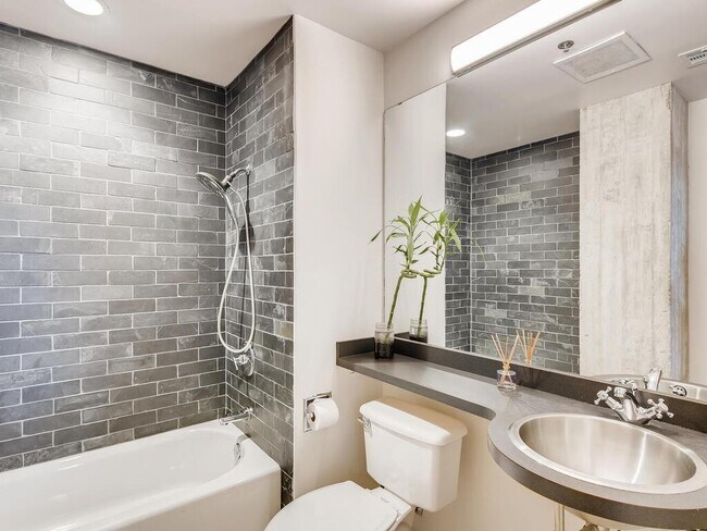 Building Photo - 710 Colorado St