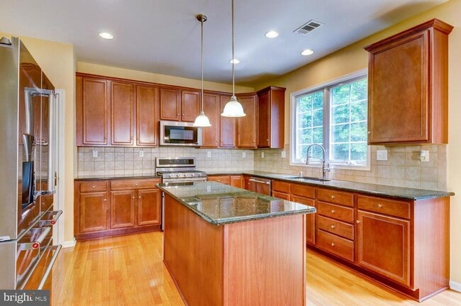 Building Photo - 45 Lockwood Dr