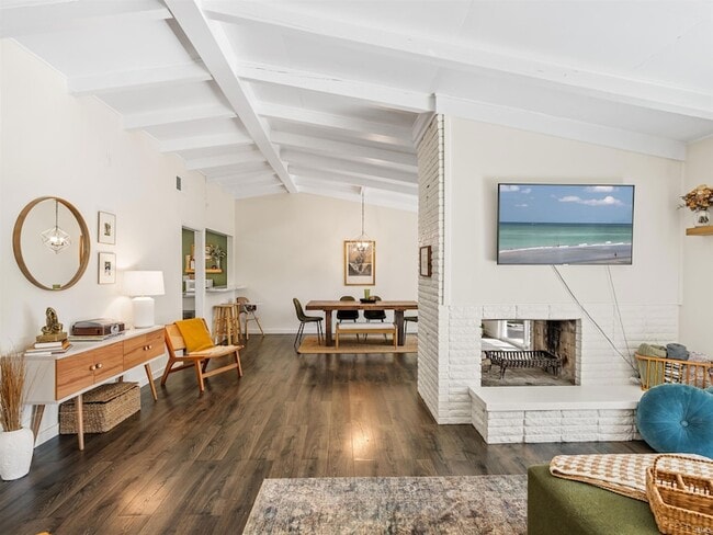 Building Photo - 2924 Santa Rosa Dr