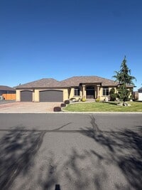 Building Photo - Large Custom Home for Rent in Pelican Point