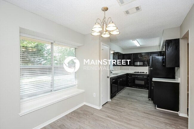 Building Photo - 4 Bedroom Pet-Friendly Home in Grand Prairie, TX with Main Street Renewal