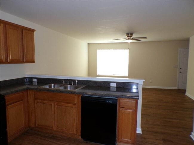 Building Photo - 38 Middlebrook Dr