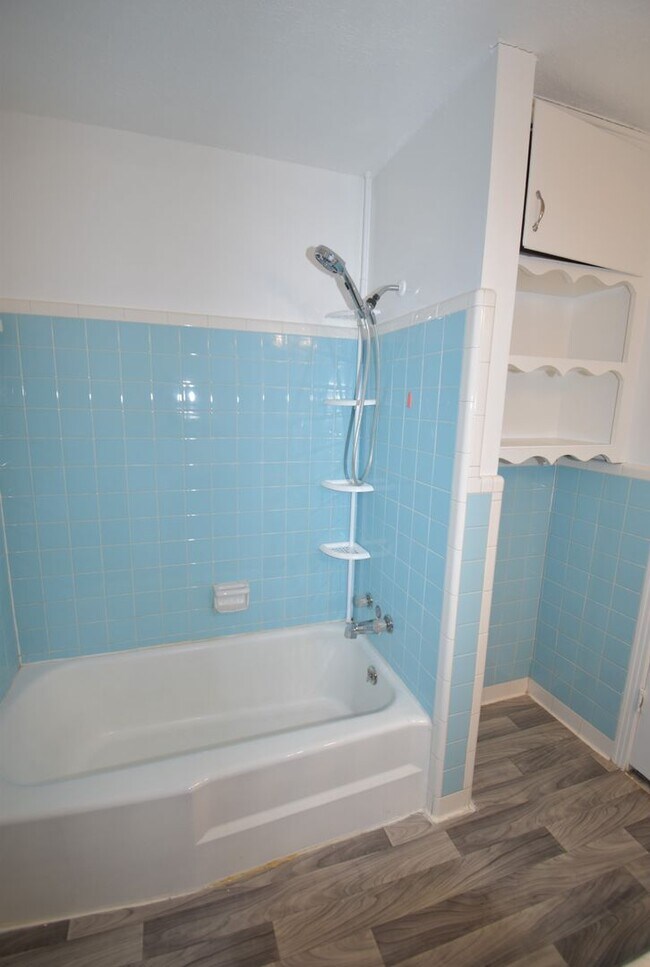 Building Photo - 3 Bedroom Pet Friendly Home For Rent!