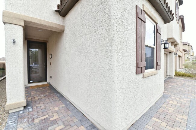 Building Photo - Gorgeous 3bed / 2.5bath home located in Tuscany!