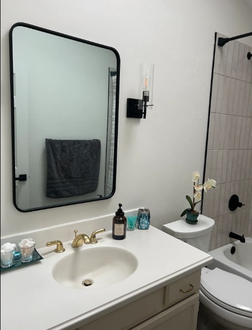 Building Photo - 8845 E Sunnyside Dr