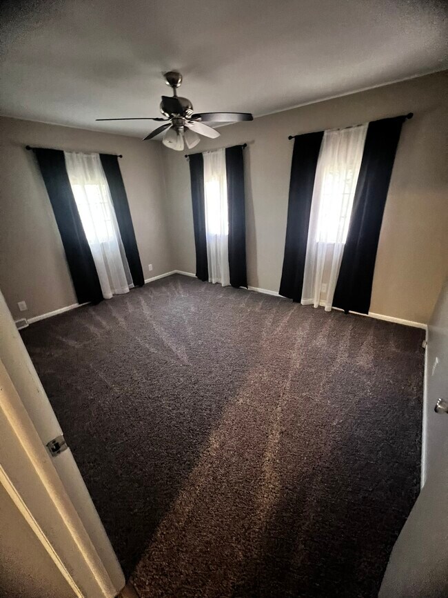 Primary Photo - 2615 Metamora Rd