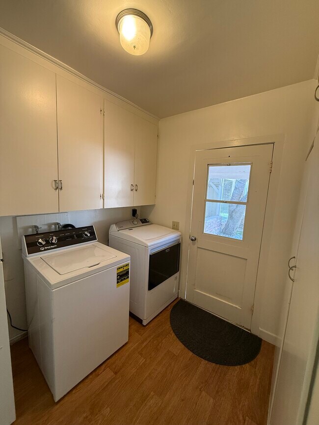 Building Photo - 810 Martin St