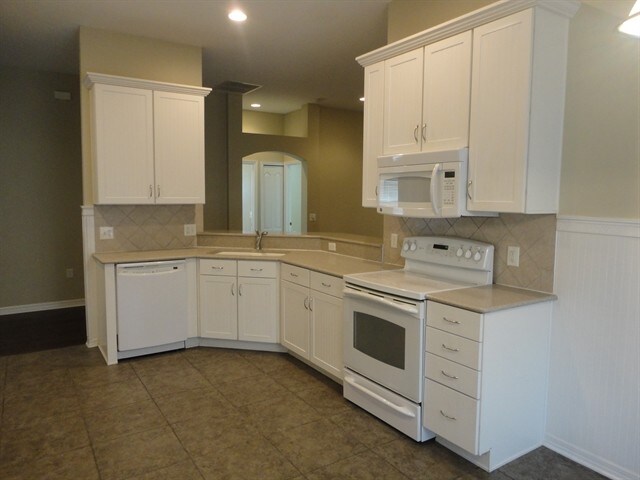 Building Photo - 4015 Warwick Hills Dr