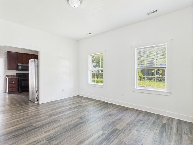 Building Photo - 1610 N 28th St
