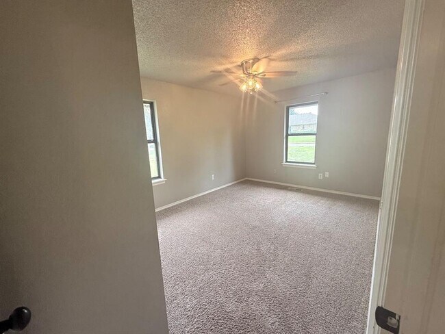 Building Photo - 405 Partridge Ln