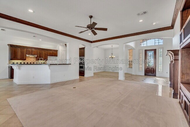 Building Photo - 350 Pine Valley Dr