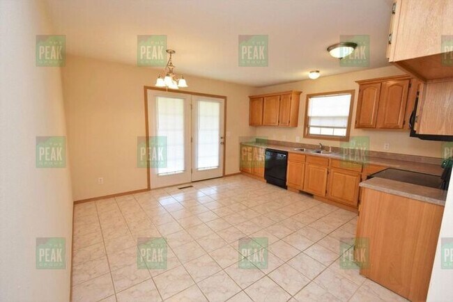 Building Photo - Home For Rent In Aurora