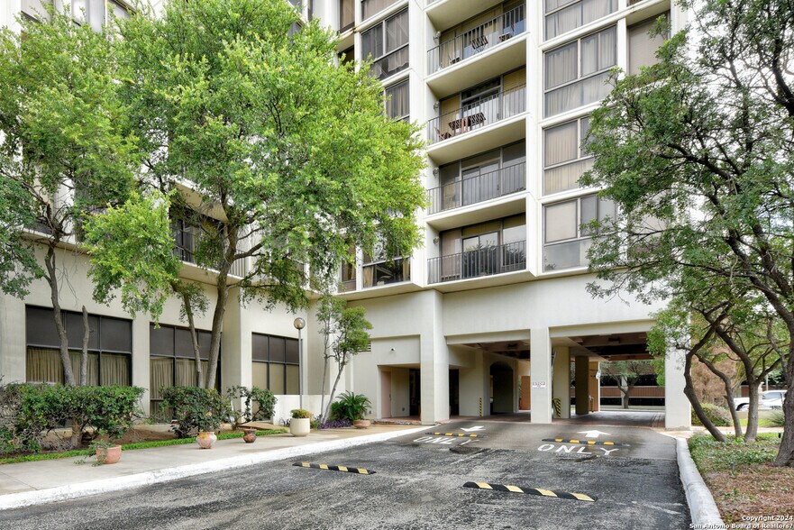 Building Photo - 7701 Wurzbach Rd