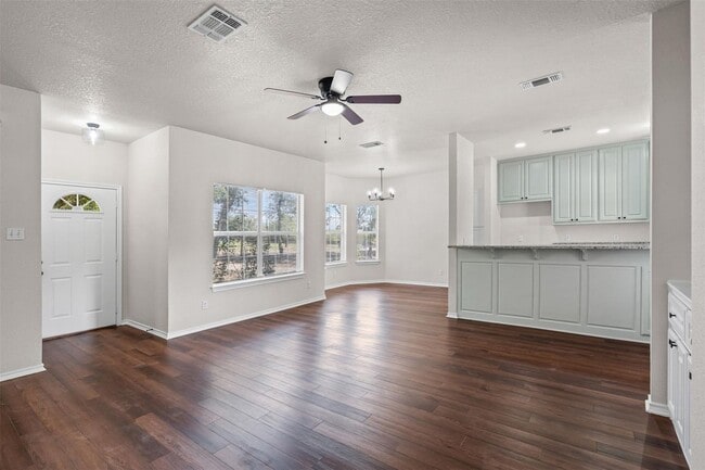 Building Photo - Charming Home In Weatherford