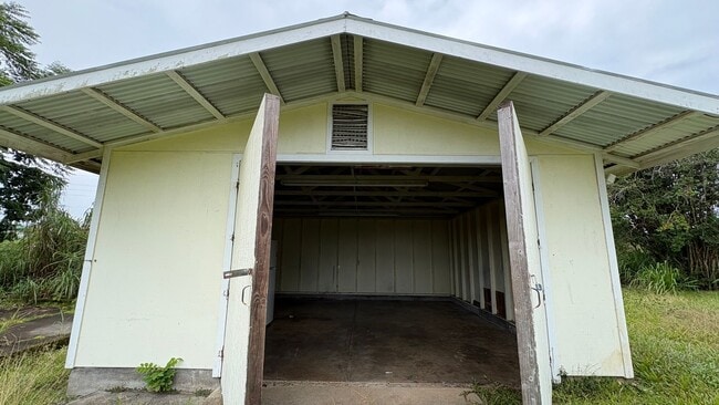 Building Photo - Beautiful 3 Bedroom House with Studio and Separate Garage on Property