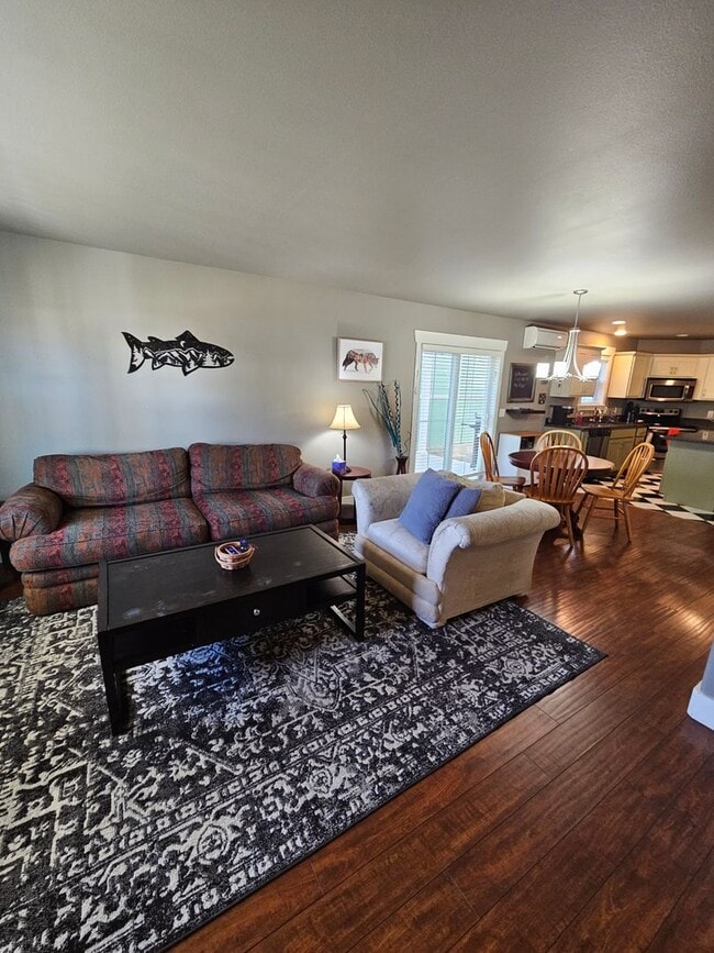 Building Photo - Move-In Ready Furnished Home | Utilities I...