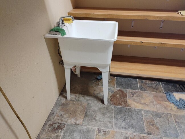 Building Photo - 256 E Fork Big Sandy Rd