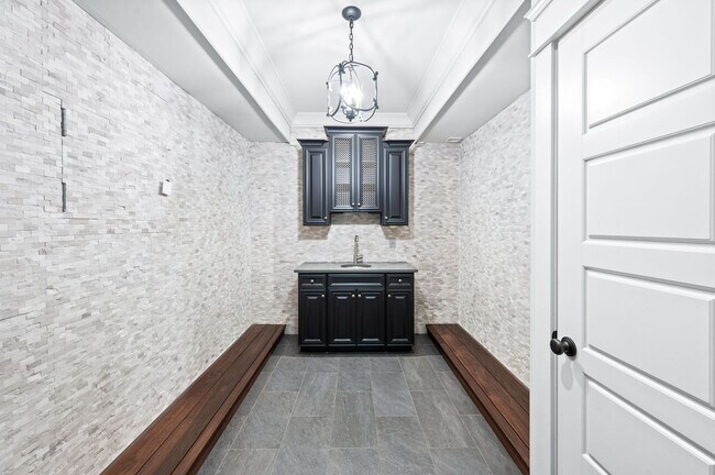 Building Photo - Stunning 5BE/4.5BA home nestled in the hig...