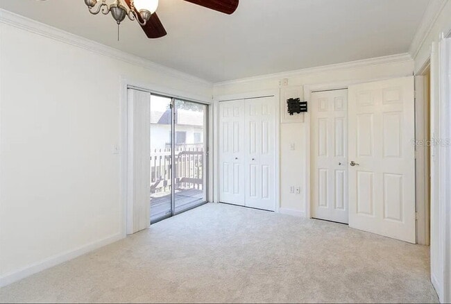 Building Photo - Centrally Located 3 bedroom 2.5 bath Townhome.