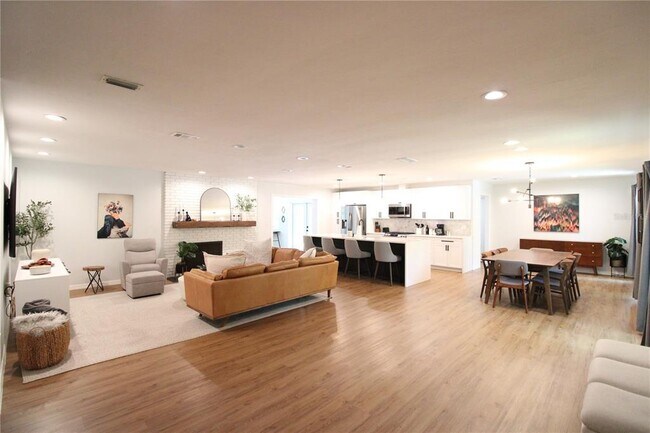 Building Photo - 3745 SW 6th Pl