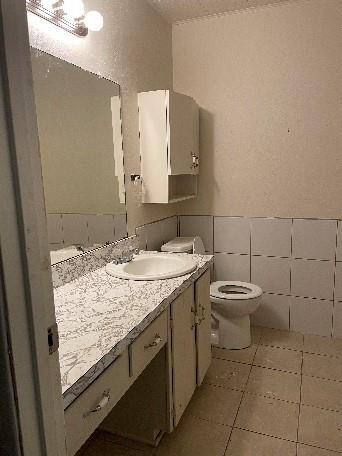 Building Photo - 5804 Rosalyn Dr