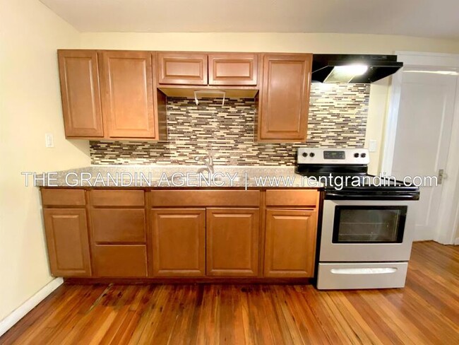 Building Photo - 1306 Patterson Ave SW