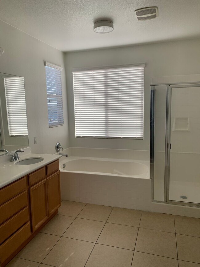 Building Photo - 11717 California Poppy Dr